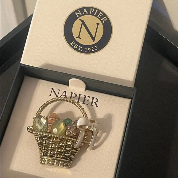 π NWT Vintage Napier Easter Basket Brooch - Picture 3 of 9